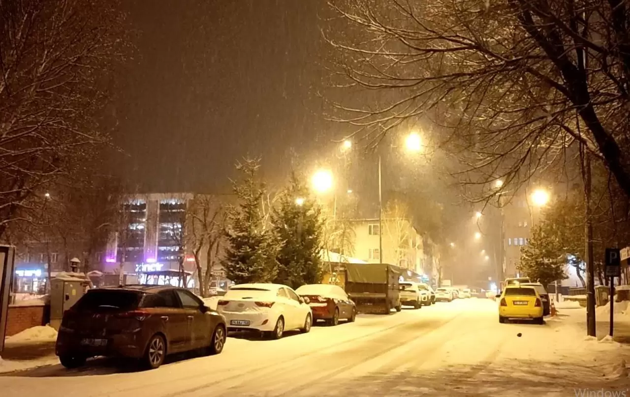 Ardahan’da mart sürprizi: Kent yeniden beyaza büründü 2