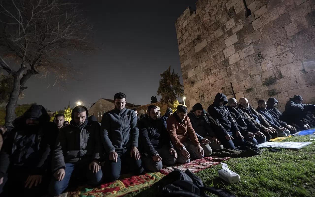 İsrail, Kadir Gecesi’nde de Mescid-i Aksa’yı Müslümanlara kapattı 4