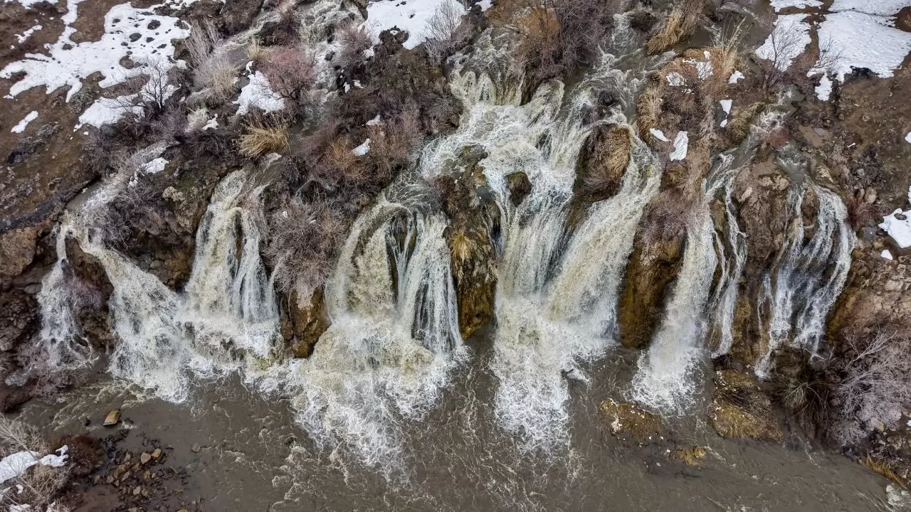 Muradiye Şelalesi hiç bu kadar coşkulu akmamıştı 6