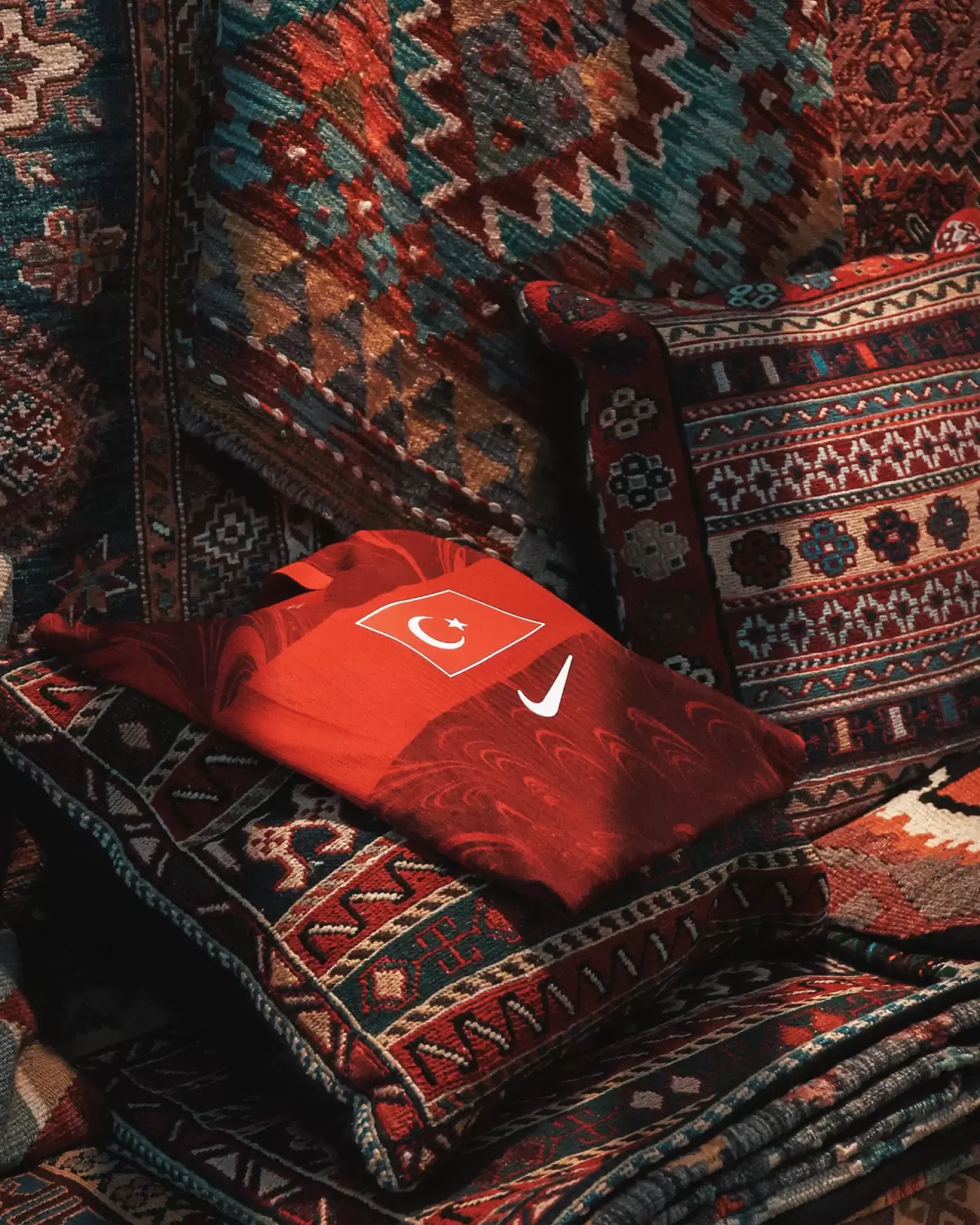 A Milli Futbol Takımımızın Romanya maçına çıkacağı formalar belli oldu 5