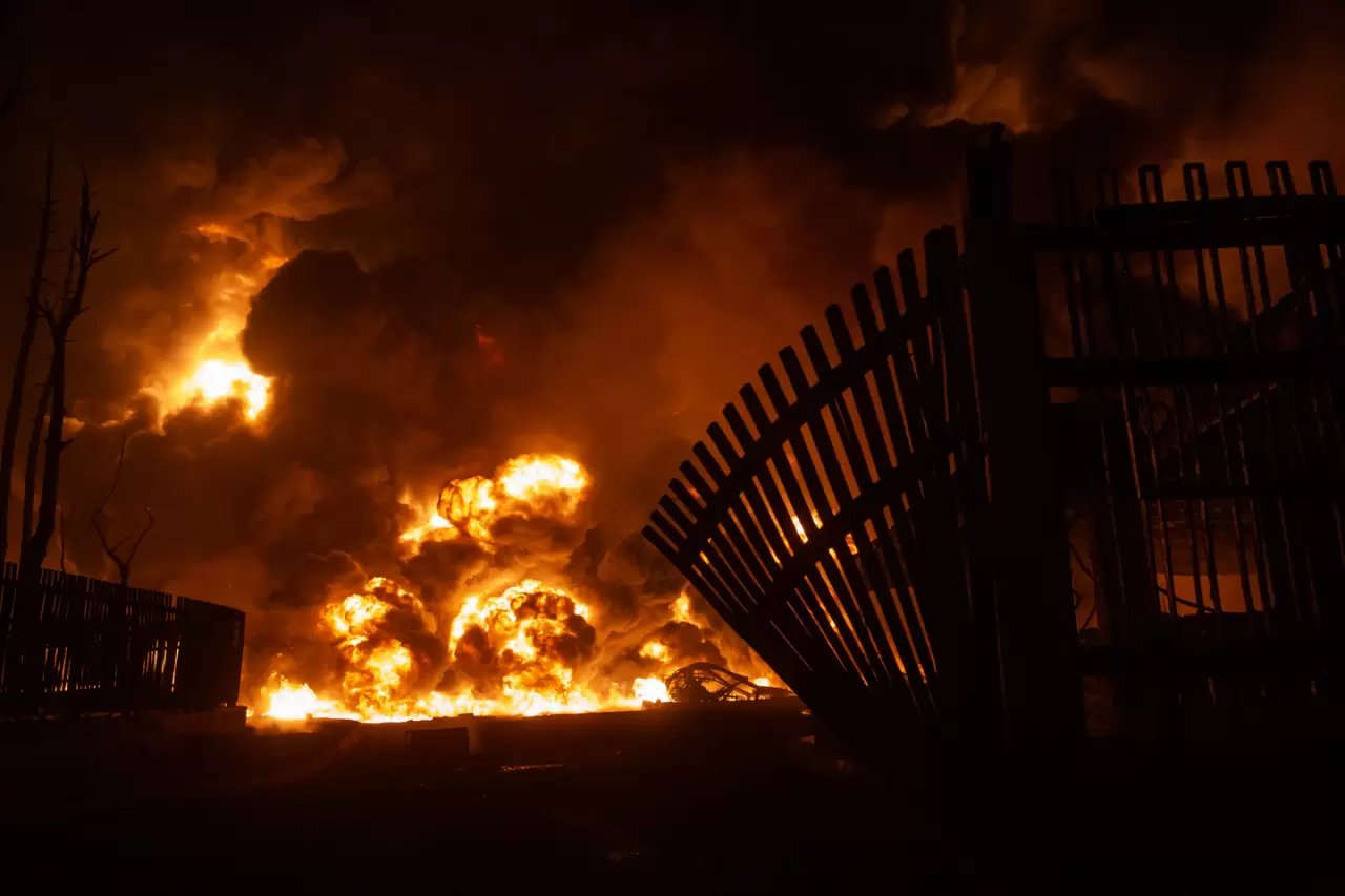 Tahran'da Şehran petrol deposundaki yangın sürüyor 2