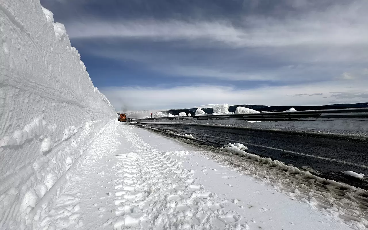 Kar nedeniyle 3,5 aydır kapalı olan Bülbülan Geçidi’nde yoğun çalışma 6