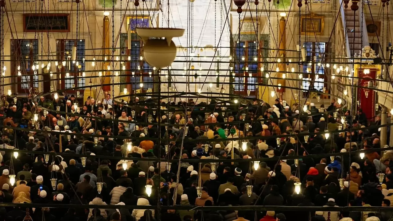 Tarihi camilerde saf tutuldu, gönüller birleşti! 2