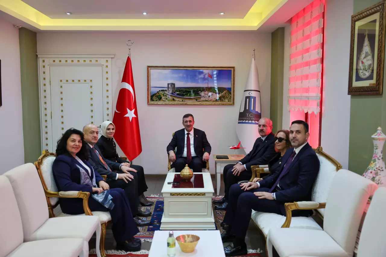 Cumhurbaşkanı Yardımcısı Yılmaz ve Bakan Göktaş, Çanakkale'de Şehitleri Anma Günü'nde çocuklarla buluştu 4