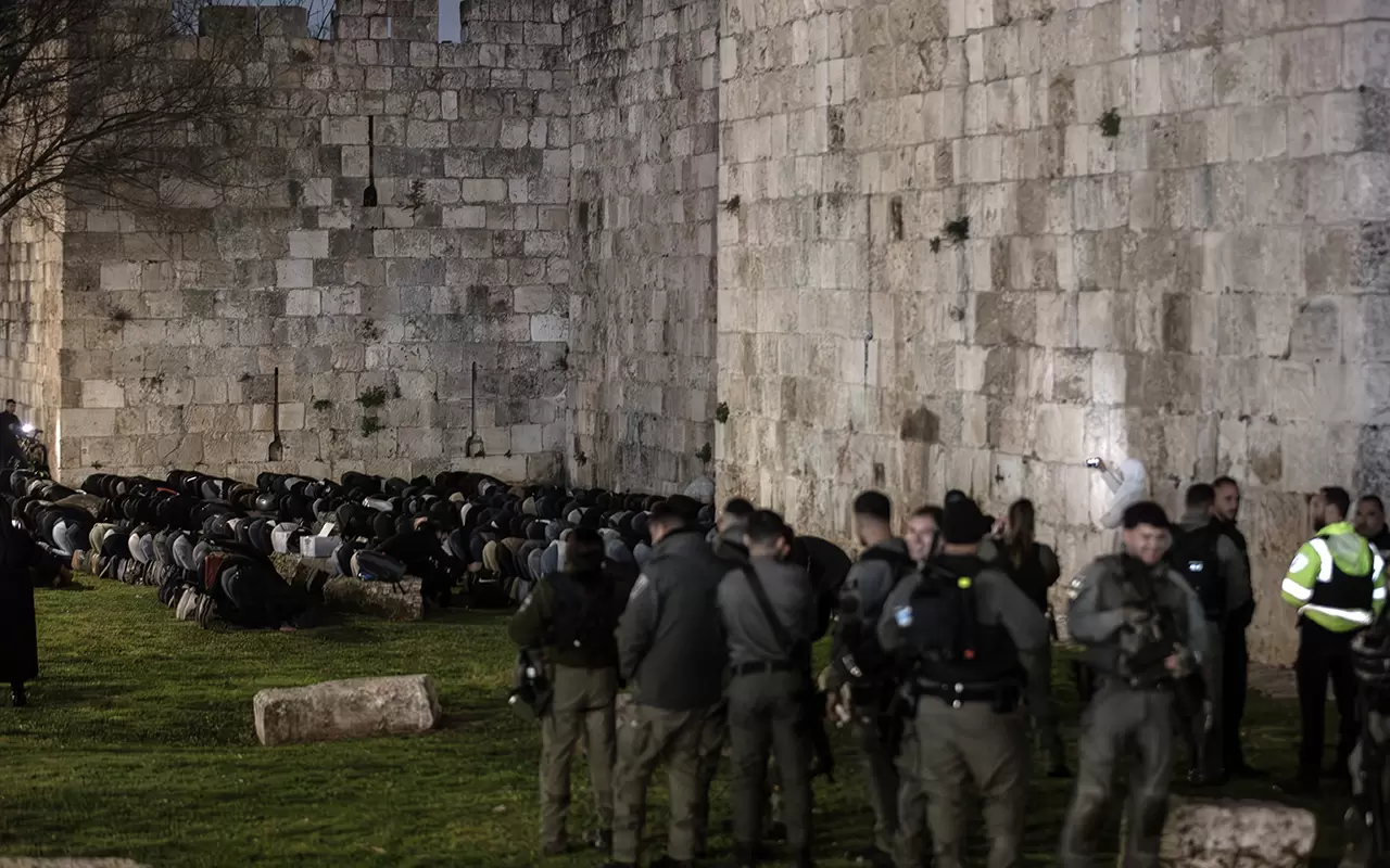 İsrail, Kadir Gecesi’nde de Mescid-i Aksa’yı Müslümanlara kapattı 3
