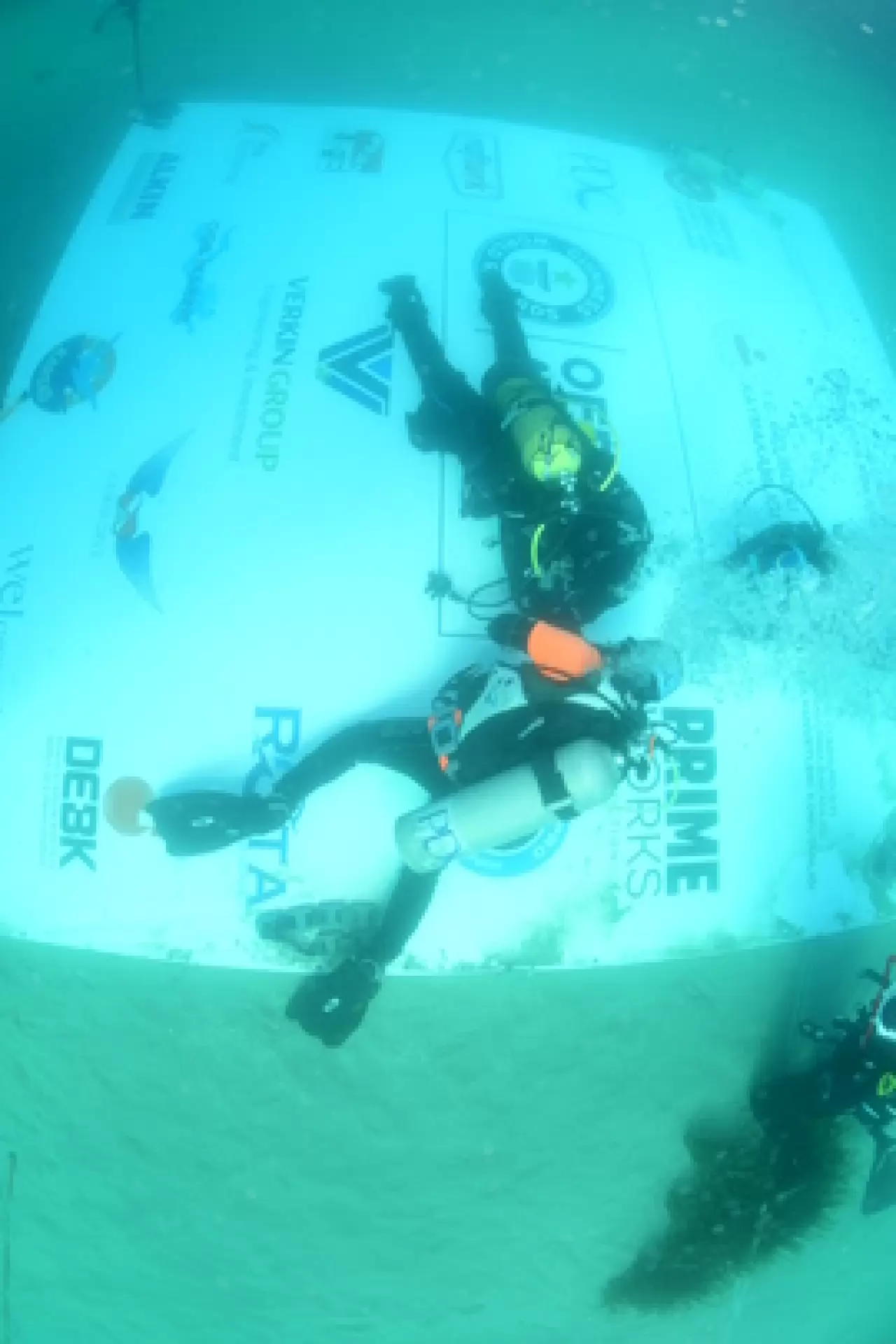 Çanakkale şehitlerinin anısına dünya rekoru kırdı: 36 saat su altında kaldı 2