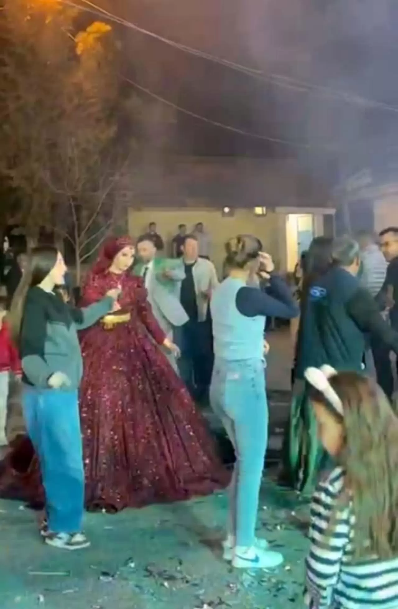 Düğün hazırlığı yaparken ölü bulundular! Mezar başındaki o detay herkesi kahretti 4