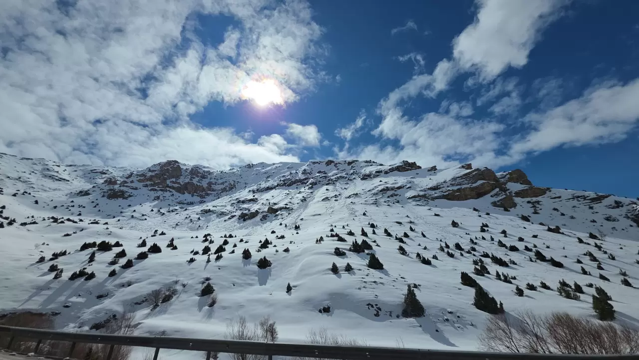 Karabet Geçidi ve yüksek dağlar kartpostallık görüntüler sundu 10