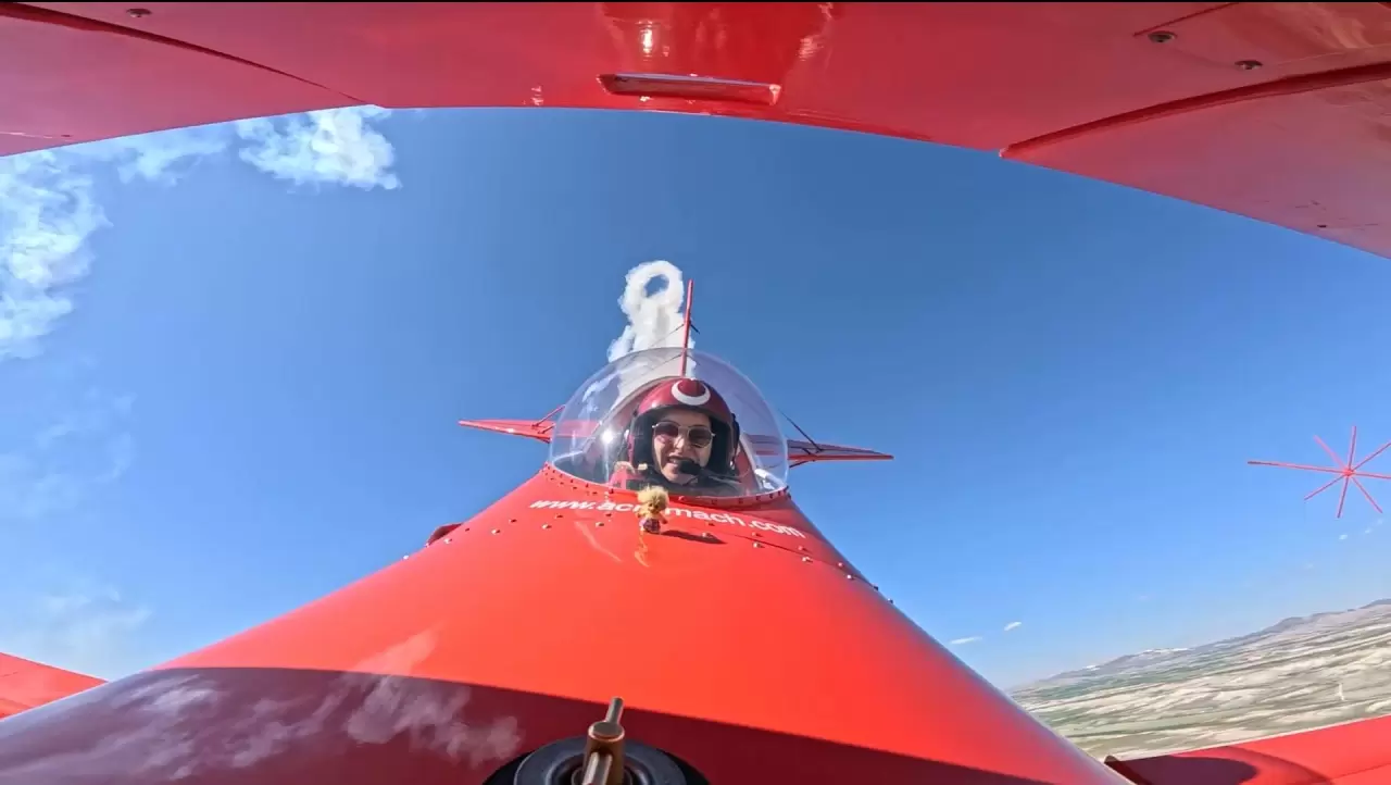 Türkiye’nin İlk kadın akrobasi pilotu 'Dünya Pilotlar Günü' için havalandı 2