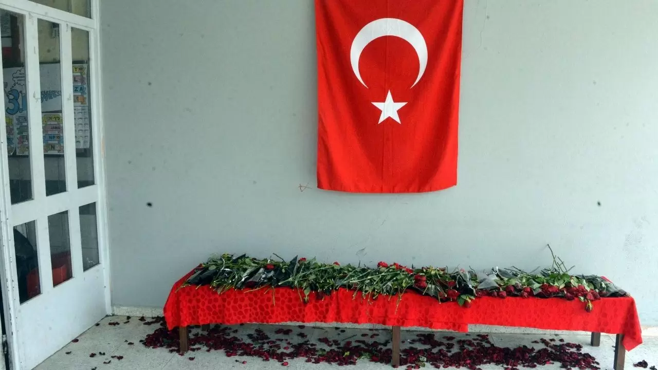 Katliamın tanığı çocukların okulda kalan eşyaları ailelerine teslim edildi 4