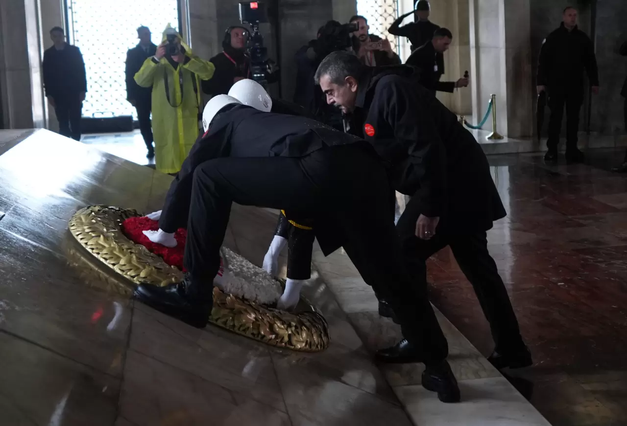 Bakan Tekin ve öğrenciler Ata’nın huzurunda: 'Köklerinden güç alan nesiller yetiştireceğiz' 3