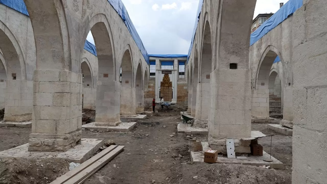 829 yıllık miras kurtarılıyor: Sivas Ulu Cami’de tarihi restorasyon! 4