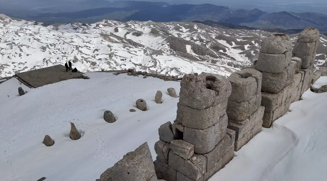 UNESCO mirası Nemrut'ta kış güzelliği: Manzarayı görenler hayran kaldı 2