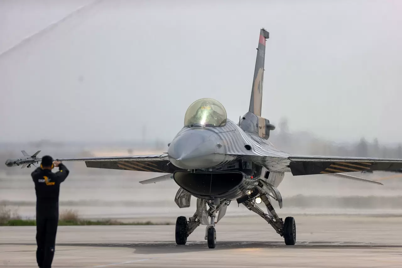 SOLOTÜRK’ten tarihi uçuş: İki uçakla 15. yıl kutlaması nefes kesti 13