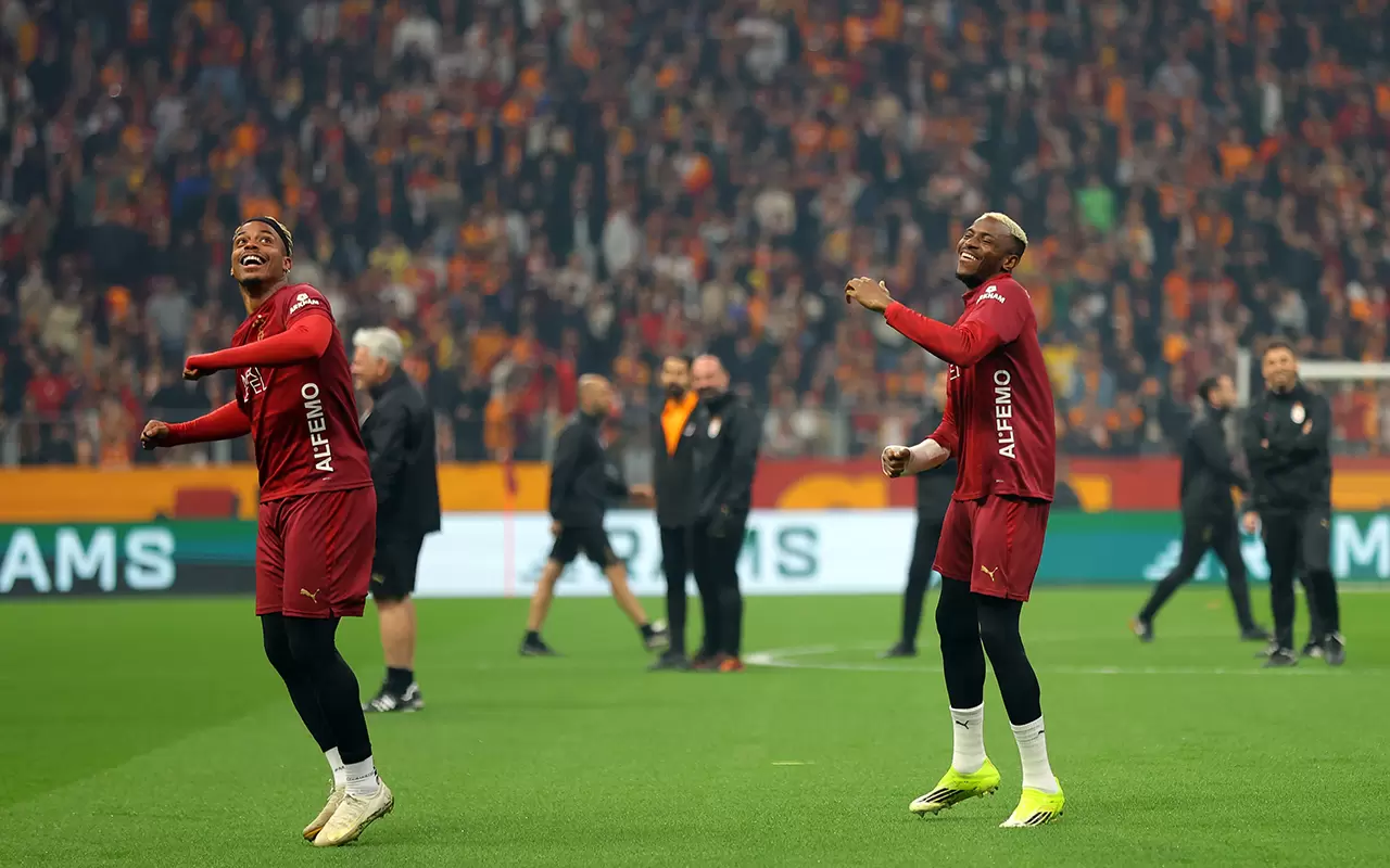 Galatasaray'ın şampiyonluk idmanında görsel şölen! 10