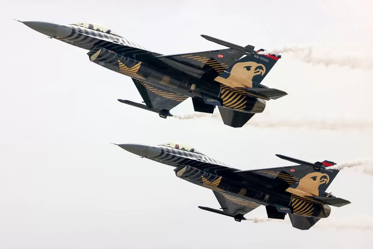 SOLOTÜRK’ten tarihi uçuş: İki uçakla 15. yıl kutlaması nefes kesti 1