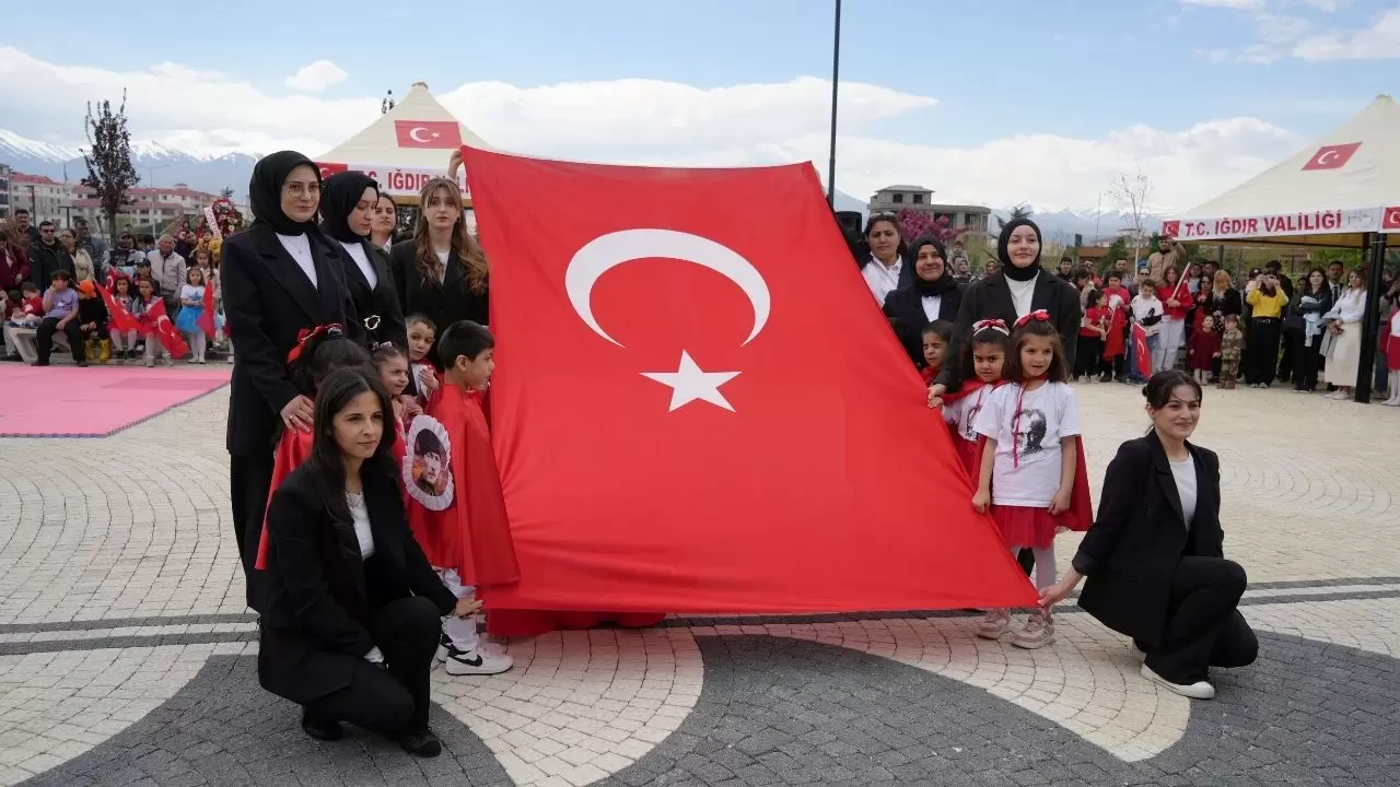Iğdır’da 106. yıl coşkusu! 100. Yıl Kütüphanesi önünde görkemli tören 4