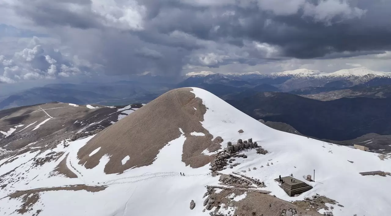 UNESCO mirası Nemrut'ta kış güzelliği: Manzarayı görenler hayran kaldı 5