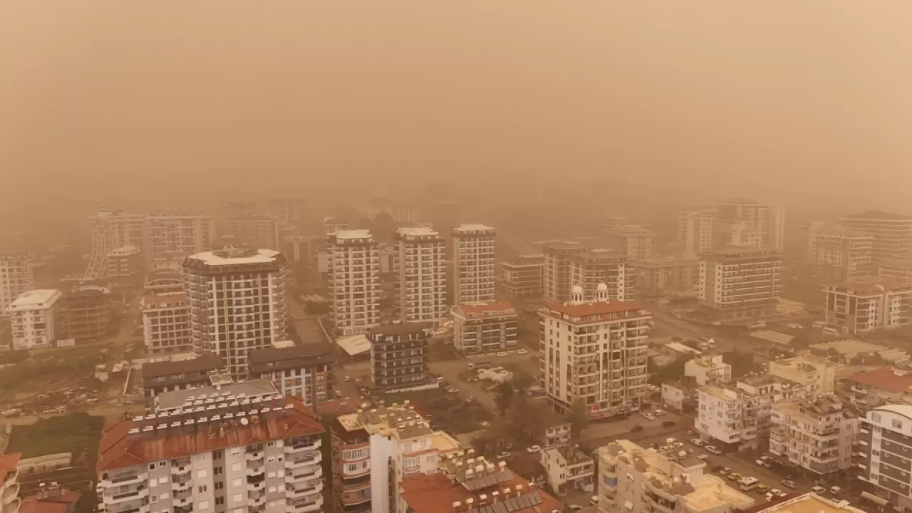 Afrika’dan gelen çöl tozu Alanya’yı kapladı 1