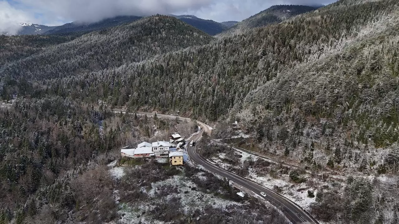 Karabük-Bartın yolunda 1 metrelik kar: O görüntüler nefes kesti 2