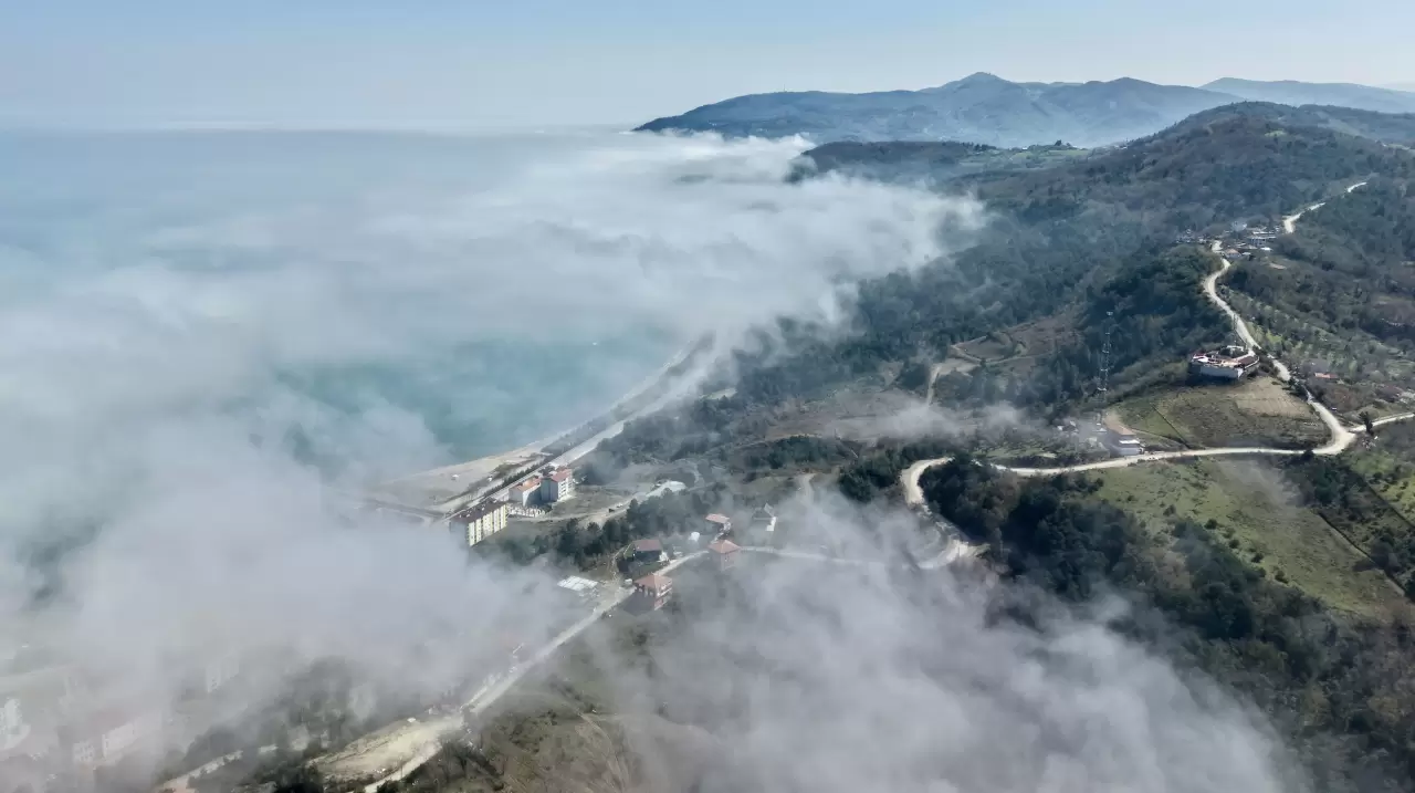 Karadeniz sahilinde kartpostallık görüntüler: Sis bulutu dronla kaydedildi 4