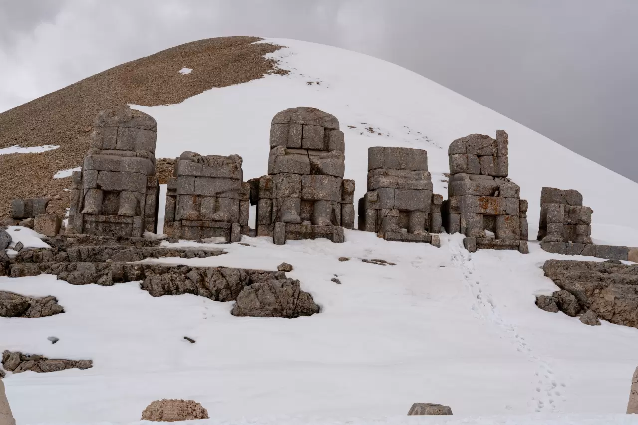 UNESCO mirası Nemrut'ta kış güzelliği: Manzarayı görenler hayran kaldı 3