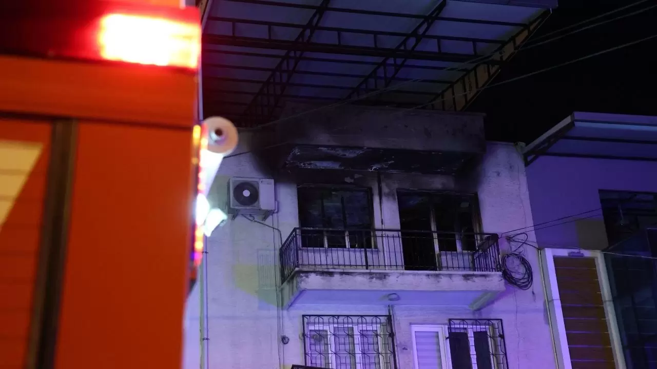 Evden yükselen alevler bir aileyi dağıttı: Baba hayatını kaybetti, engelli oğlu entübe edildi! 4