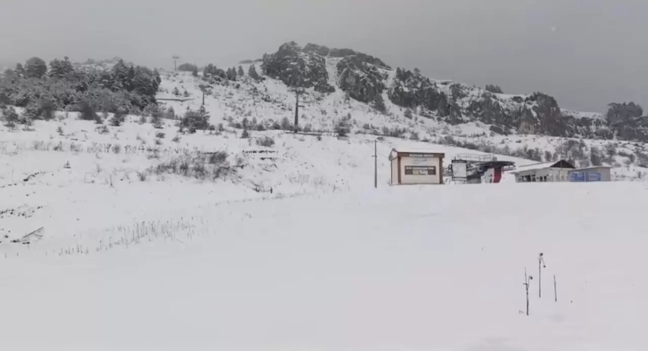 Keltepe Kayak Merkezi'nde nisan sürprizi: Beyaz örtü tekrar gözüktü 4