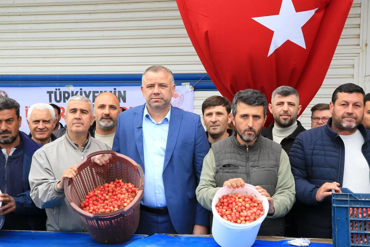 Kiraz gram altınla yarışıyor! Yılın ilk kirazı 6 bin TL'den satıldı 3