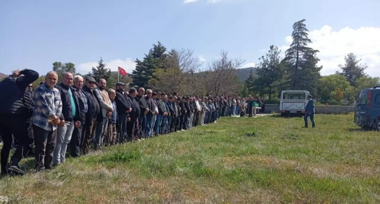 Düğün hazırlığı yaparken ölü bulundular! Mezar başındaki o detay herkesi kahretti 10