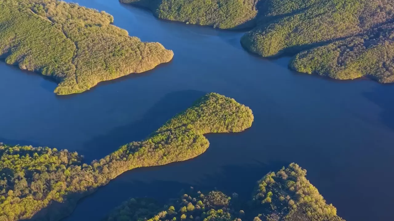 Ömerli Barajı'nda tablo gibi manzara! Dronla çekilen görüntüler büyüledi 2