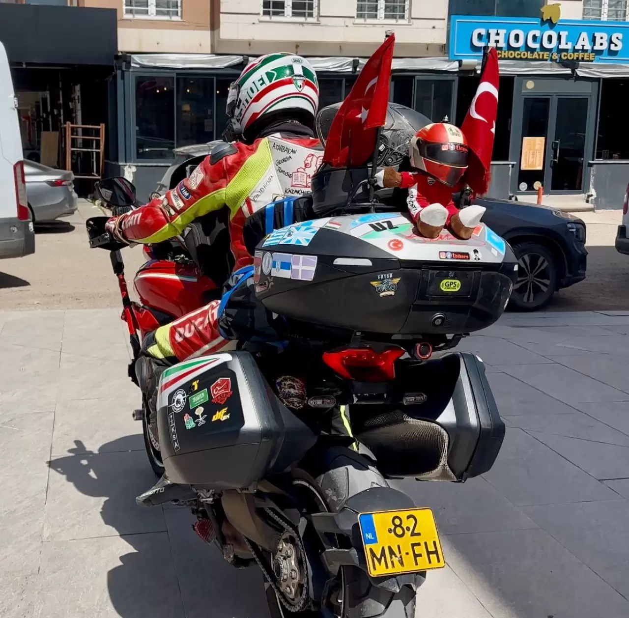 8 motosikletli binlerce kilometre kat edip umreye gitti 3