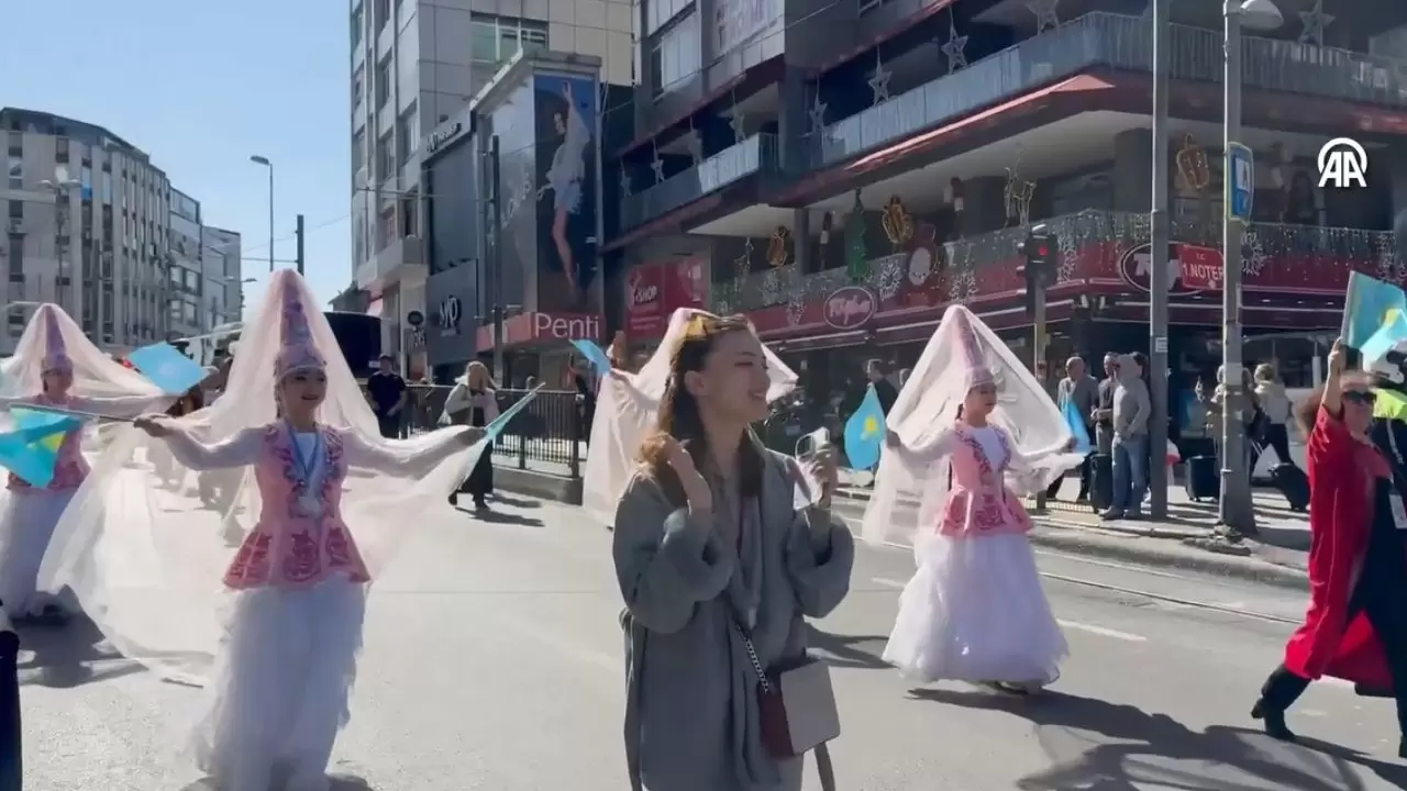 İstanbul’da Türk Dünyası rüzgarı! 14 farklı bölgeden 250 çocuk Kadıköy’ü renklendirdi 10