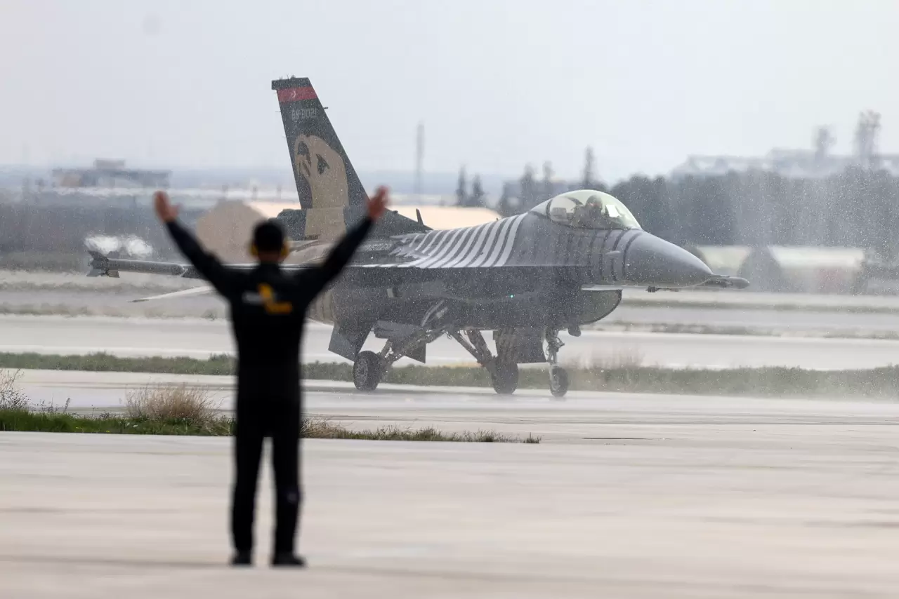 SOLOTÜRK’ten tarihi uçuş: İki uçakla 15. yıl kutlaması nefes kesti 11