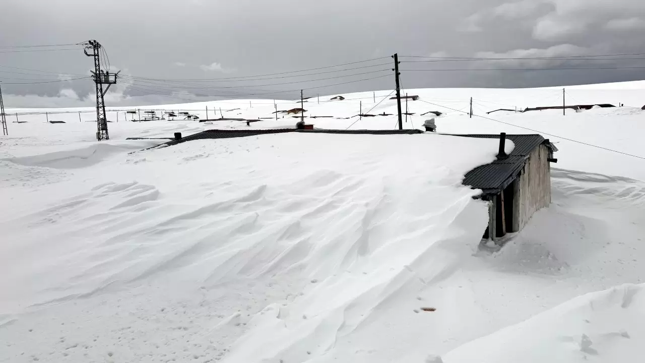 2 bin 580 rakımlı Bülbülan Yaylası kara gömüldü! 11