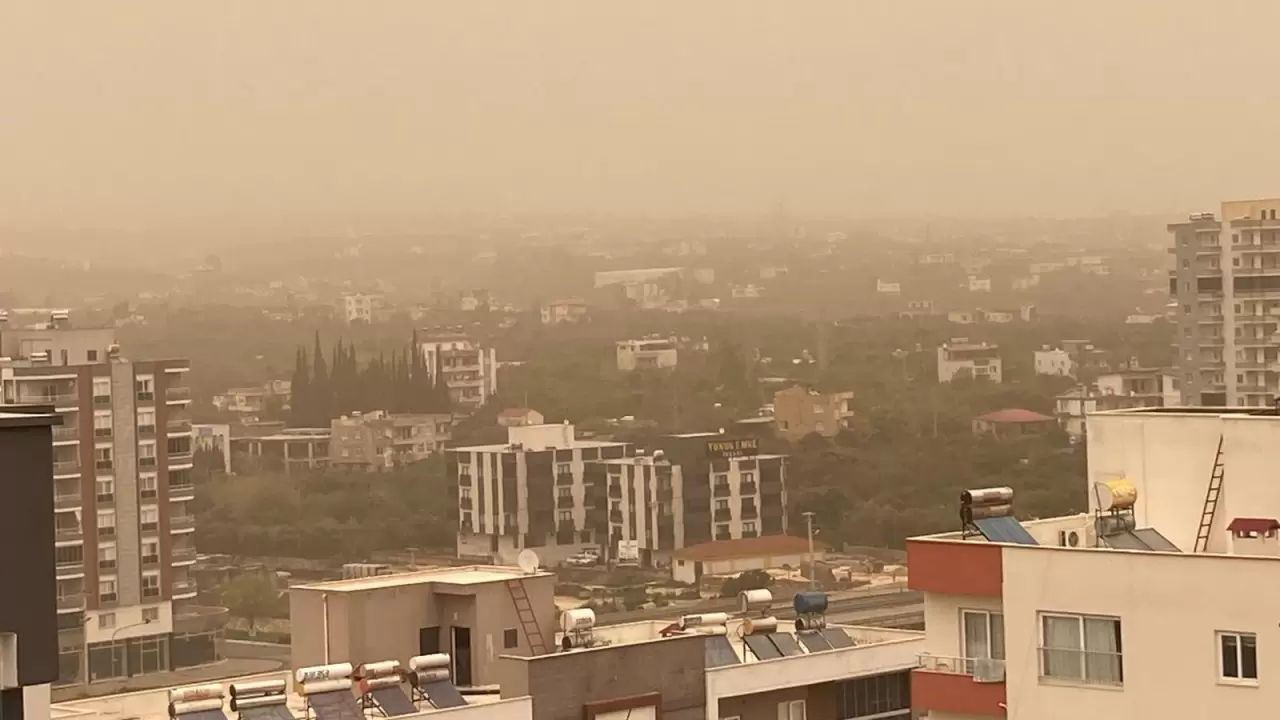 Toz fırtınası Mersin'i kızıla bürüdü: Görüş mesafesi 100 metreye düştü 2