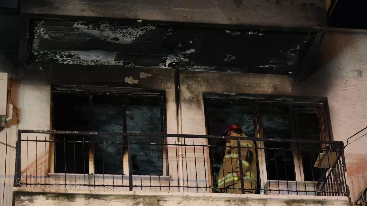 Evden yükselen alevler bir aileyi dağıttı: Baba hayatını kaybetti, engelli oğlu entübe edildi! 5
