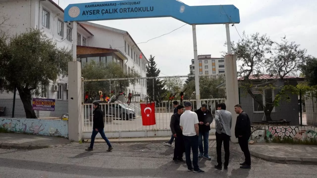 Katliamın tanığı çocukların okulda kalan eşyaları ailelerine teslim edildi 2