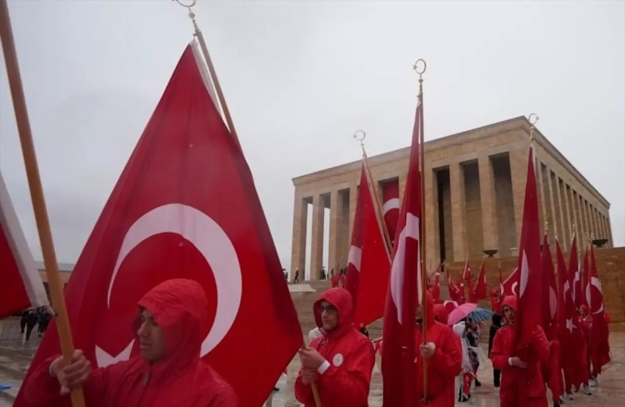 Yağmur çamur dinlemediler! Minik kalpler Ata'nın huzuruna koştu 6