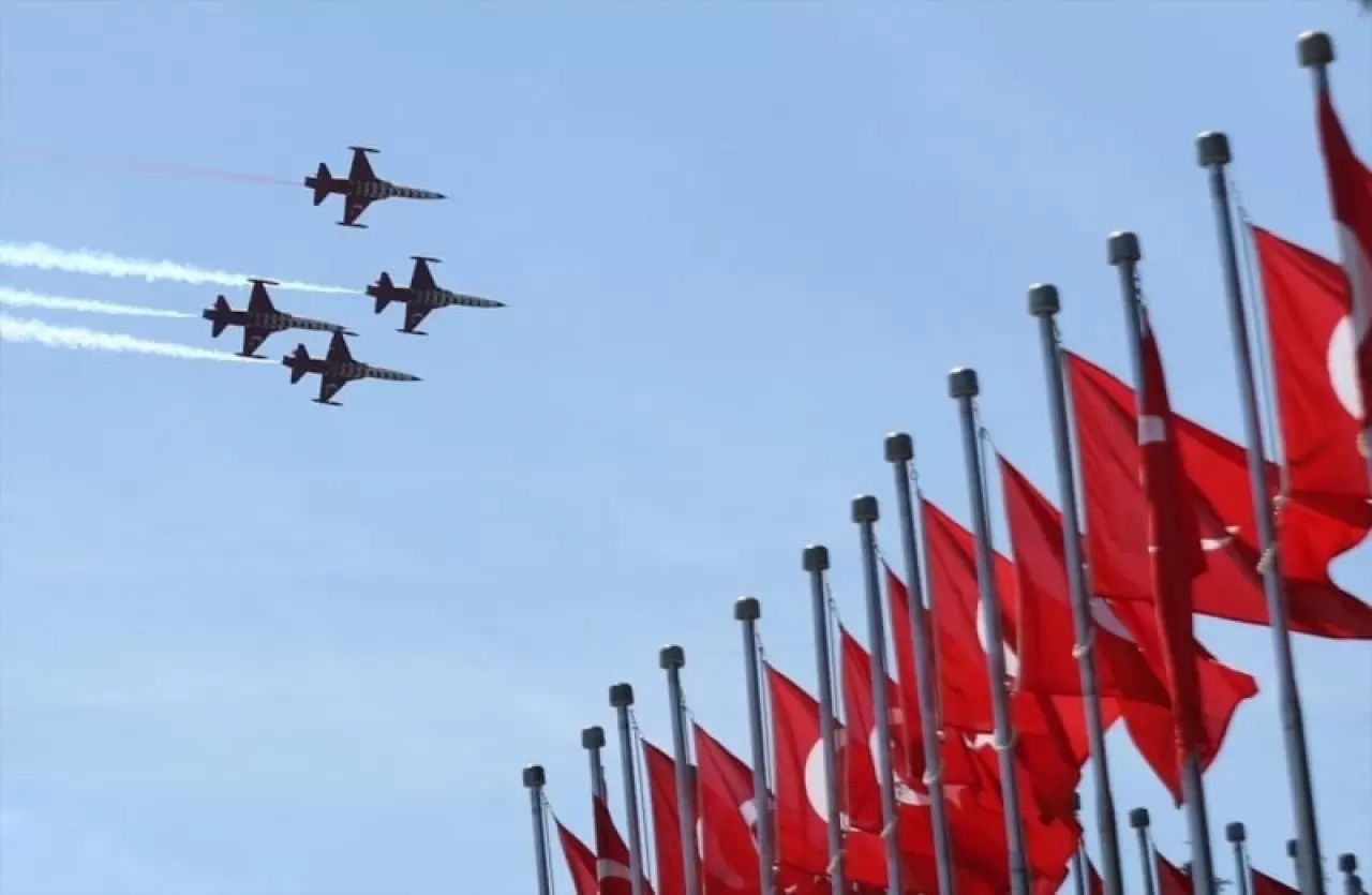 Türk Yıldızları’ndan 111. Yıl selamı 10