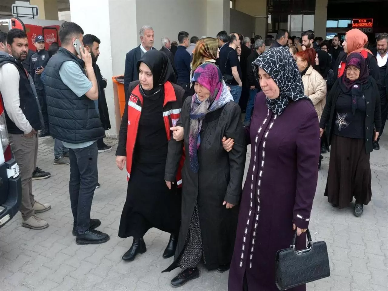 10 can 10 ayrı hikaye... Öğrenciler son yolculuğuna uğurlanıyor 8