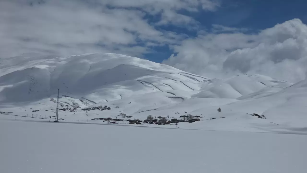 Karabet Geçidi ve yüksek dağlar kartpostallık görüntüler sundu 2
