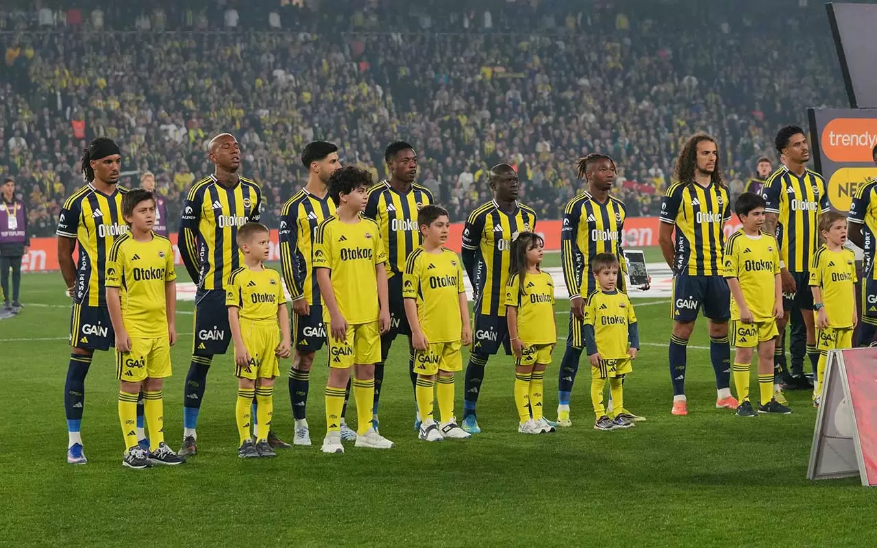 Fenerbahçe - Beşiktaş derbi maçına damga vuran anlar 2