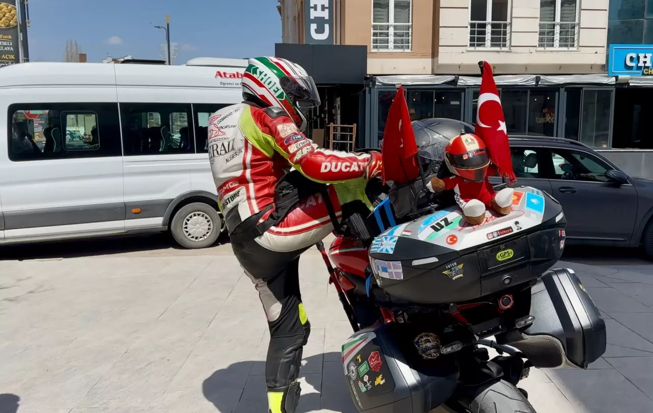 8 motosikletli binlerce kilometre kat edip umreye gitti 5