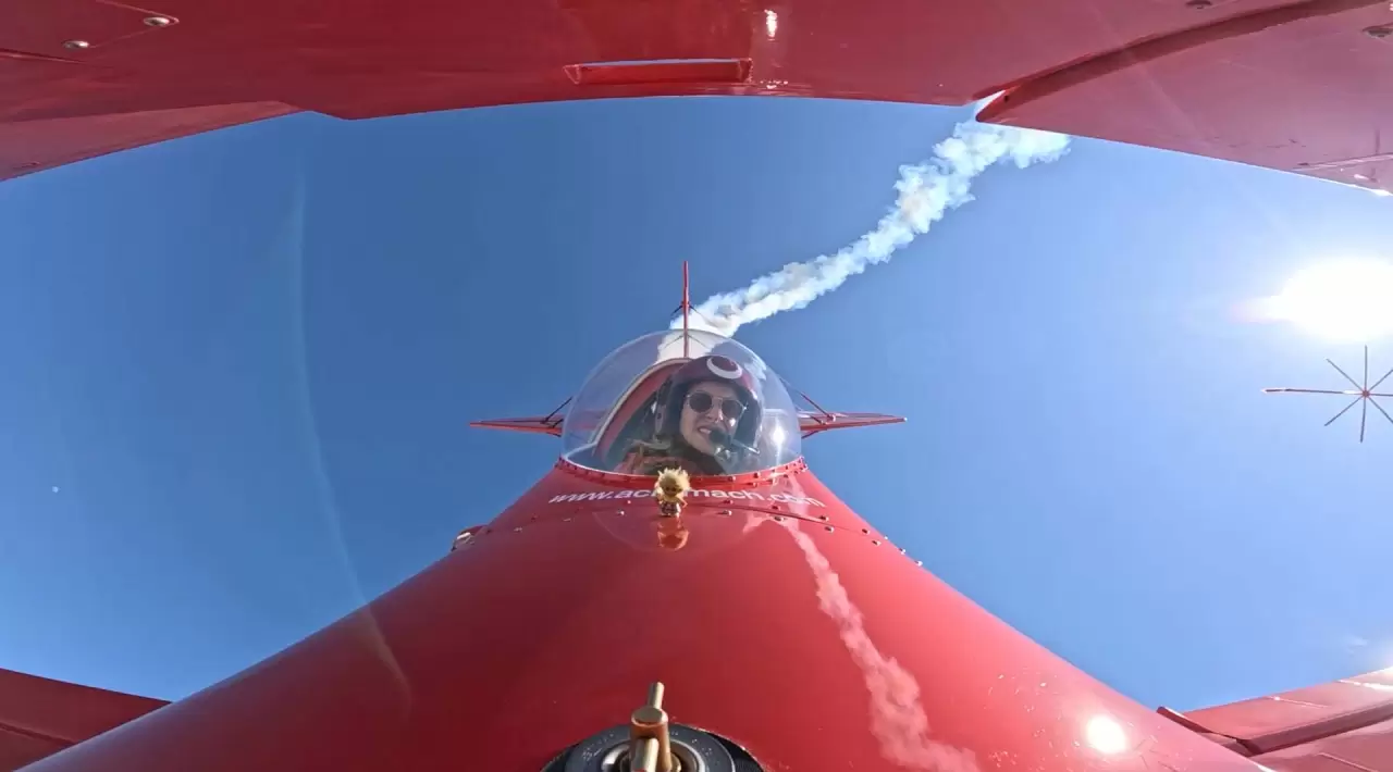 Türkiye’nin İlk kadın akrobasi pilotu 'Dünya Pilotlar Günü' için havalandı 1