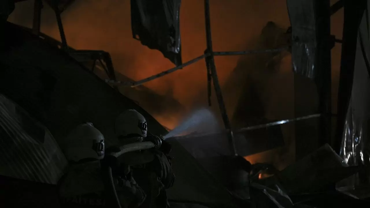 Ankara Sincan’da korkutan yangın: İlaç fabrikası 5 saatte söndürüldü 11