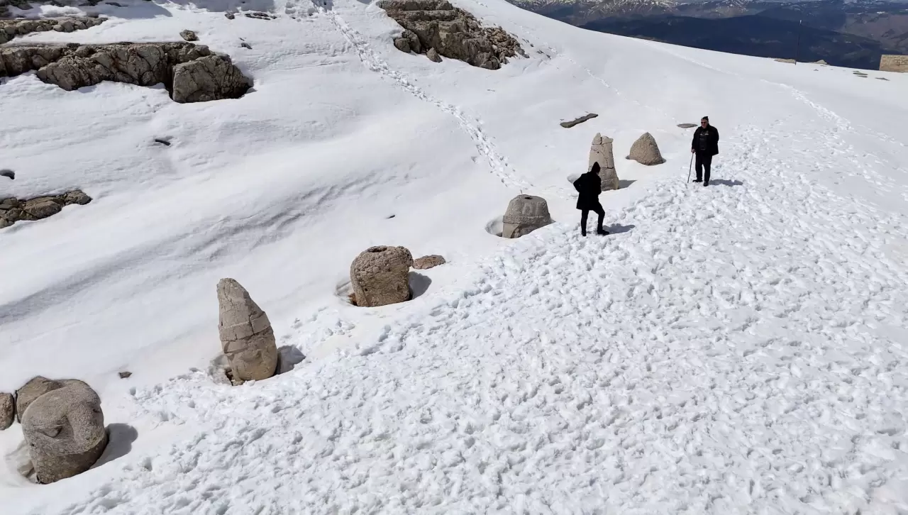 UNESCO mirası Nemrut'ta kış güzelliği: Manzarayı görenler hayran kaldı 8