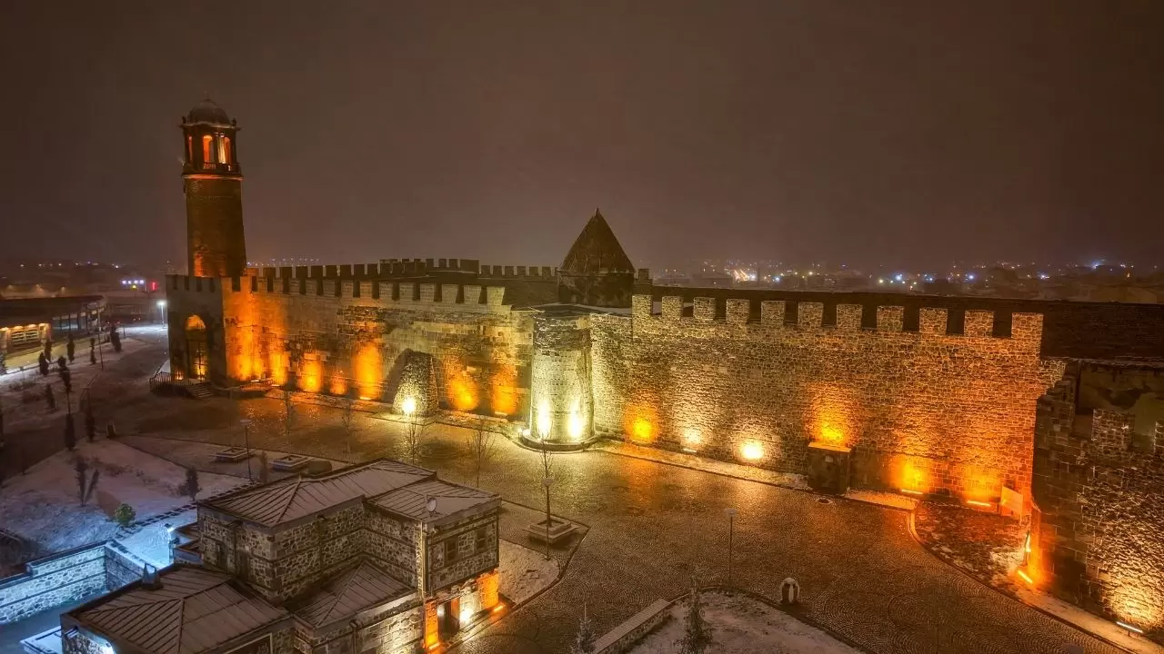 Erzurum’da nisan ortasında kış manzarası 7