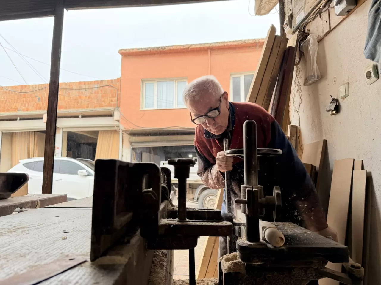 74 yaşındaki usta, ahşap beşik ile geçmişi ve geleceği buluşturuyor 4
