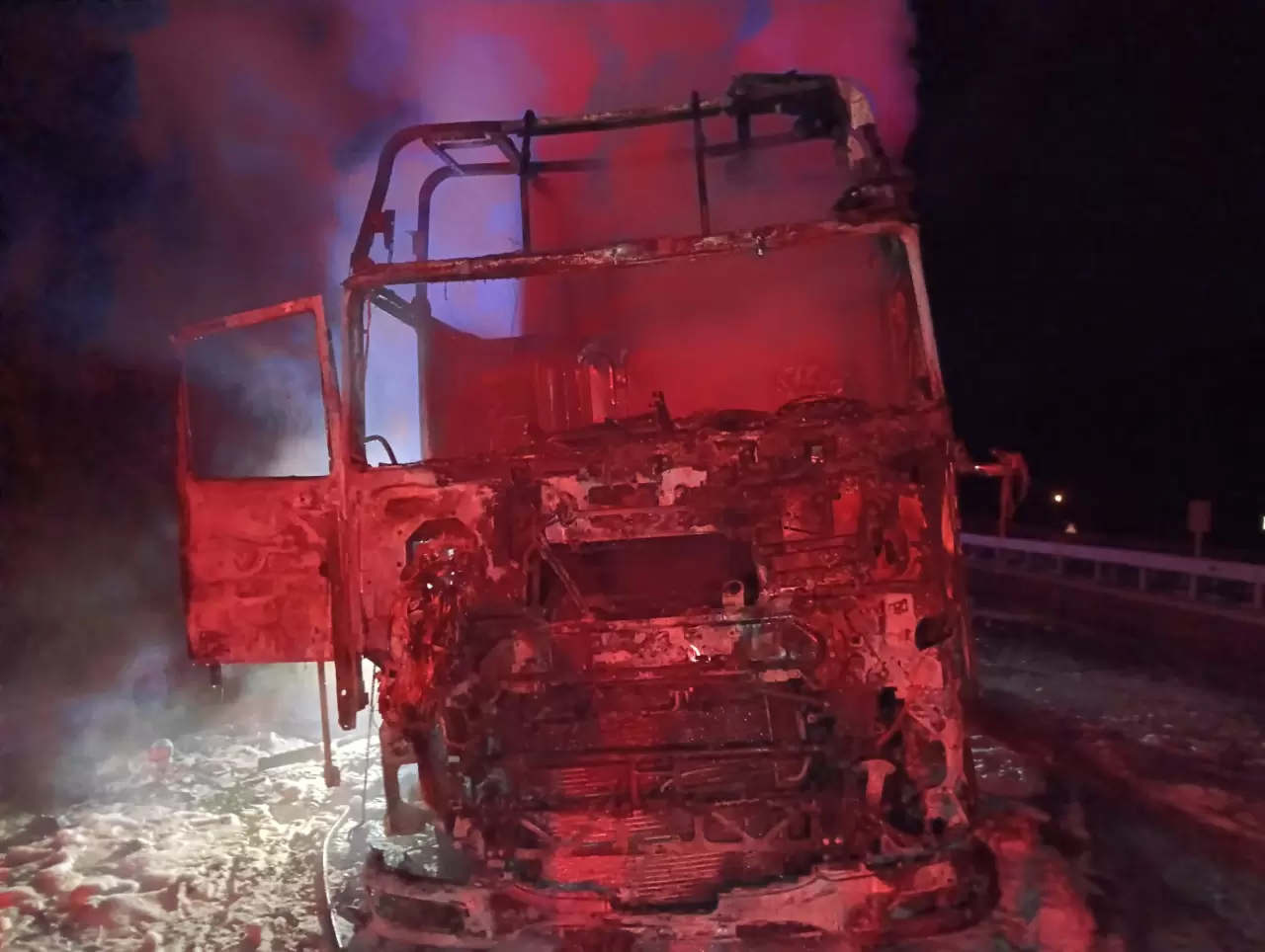 Samsun-Ankara kara yolunda dehşet! Ahşap yüklü tır alev topuna döndü: Trafik Tamamen durma noktasına geldi! 4